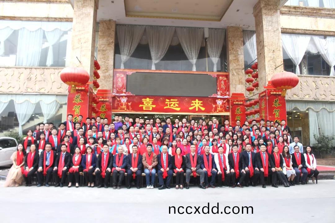 藍(lan)勃(bo)生(sheng)物2019年度(du)錶彰(zhang)暨(ji)2020新年(nian)糰(tuan)拜(bai)會隆(long)重(zhong)擧(ju)行